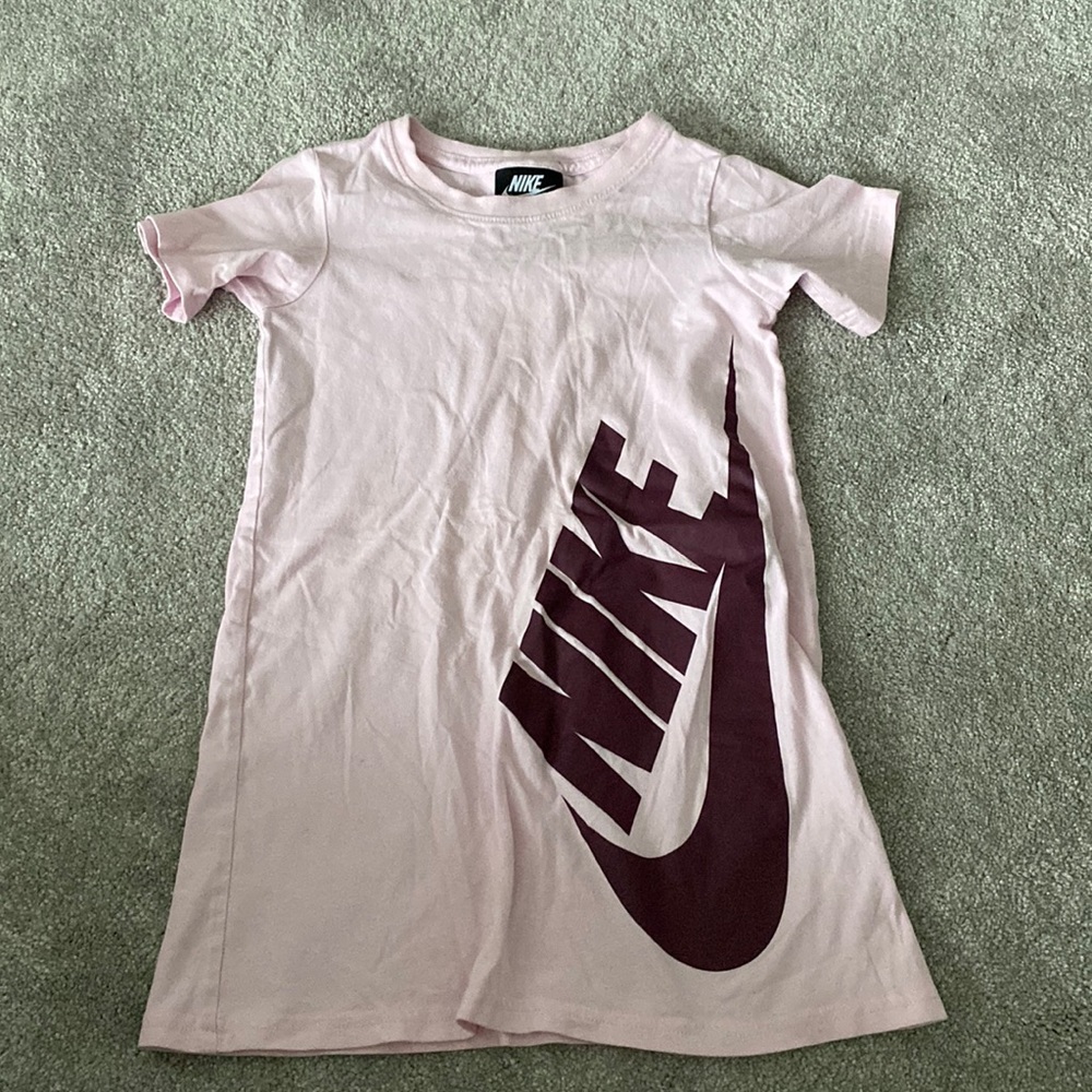 3 for 15$ group
Nike girls shirt dress 4-5Y. 2 for 10$
